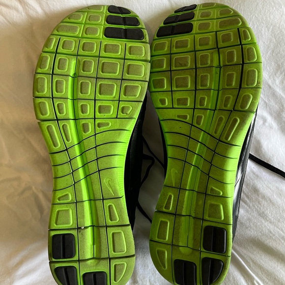 Excellent Condition 🌸 Nike Free Size 10 in Black and Green. - Picture 10 of 10